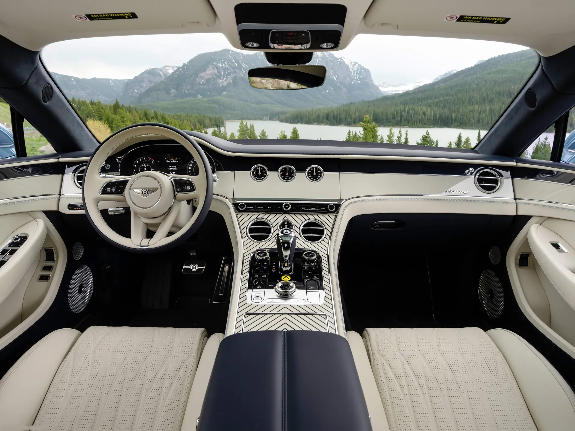 Bentley Continental GT Azure (2025) – interiér