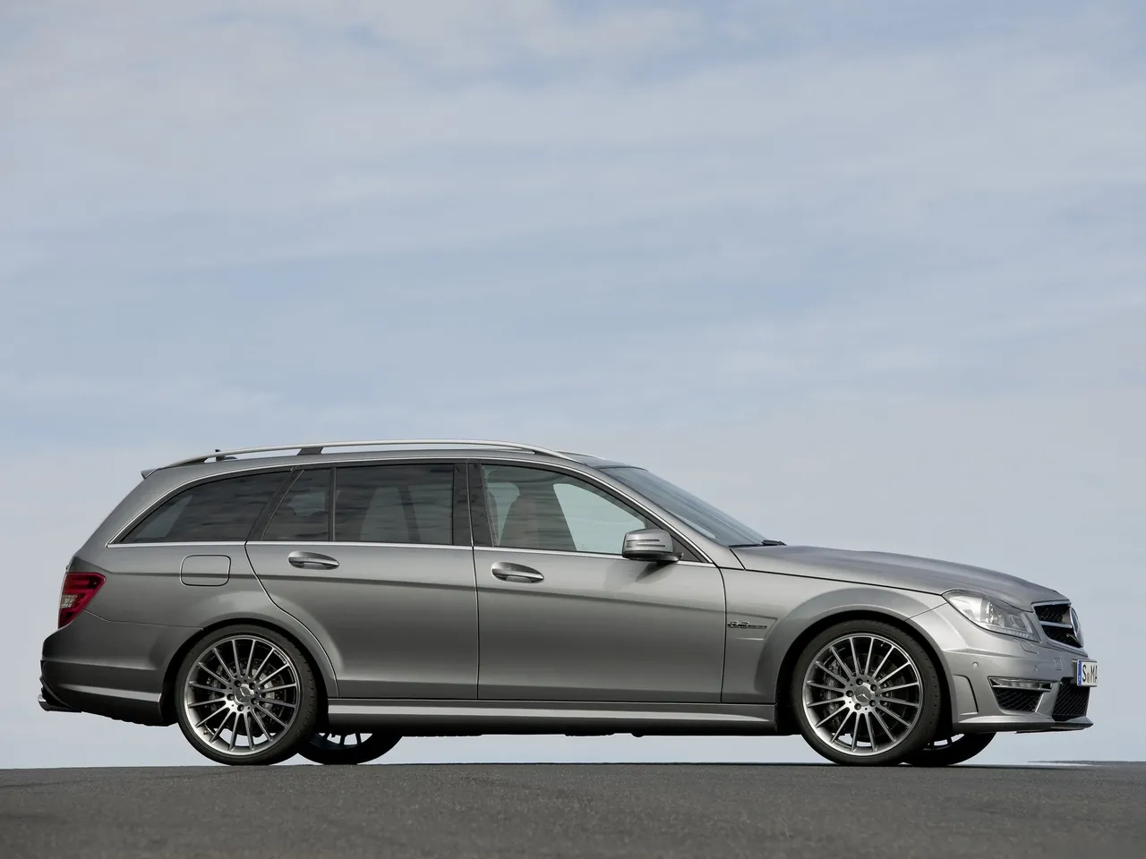 Mercedes-Benz C63 AMG Estate (2012) – boční profil