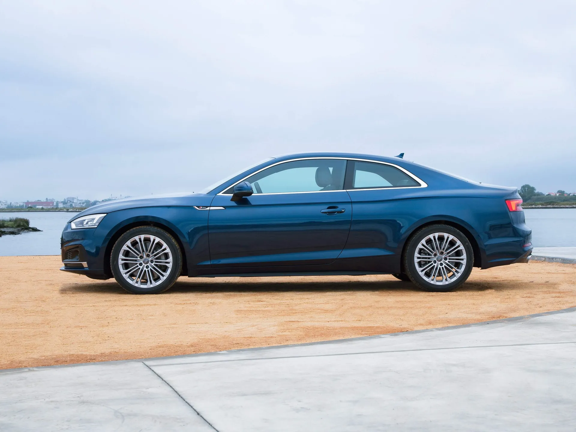 Audi A5 Coupe (2017) – boční profil
