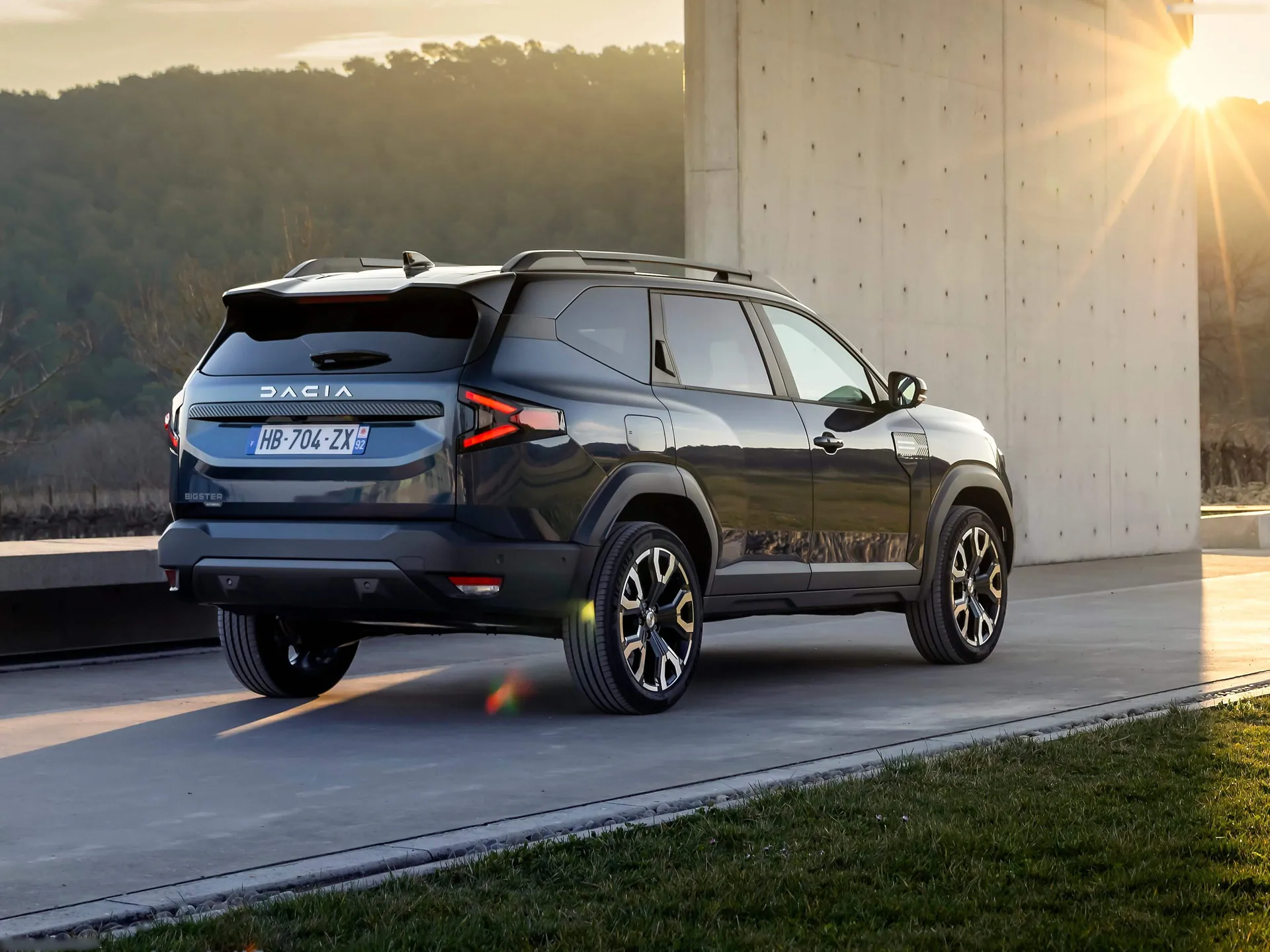 Dacia Bigster (2025) – zadní tříčtvrteční pohled