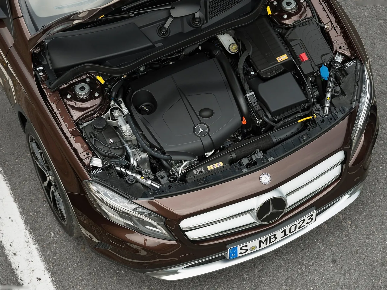 Mercedes-Benz GLA-Class (2015) - Engine Bay