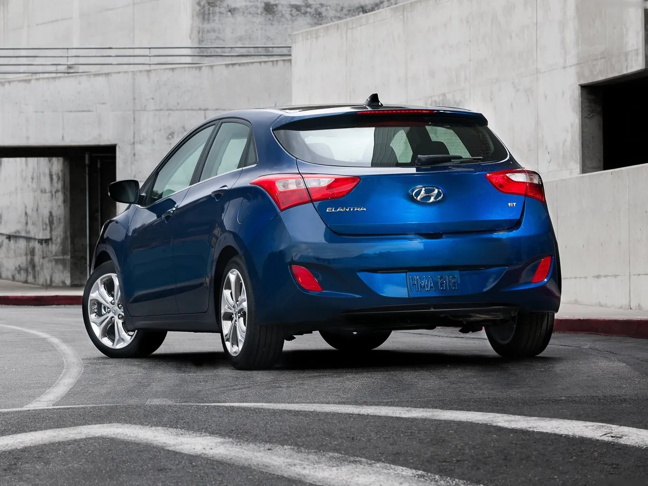 Hyundai Elantra GT (2013) – zadní tříčtvrteční pohled
