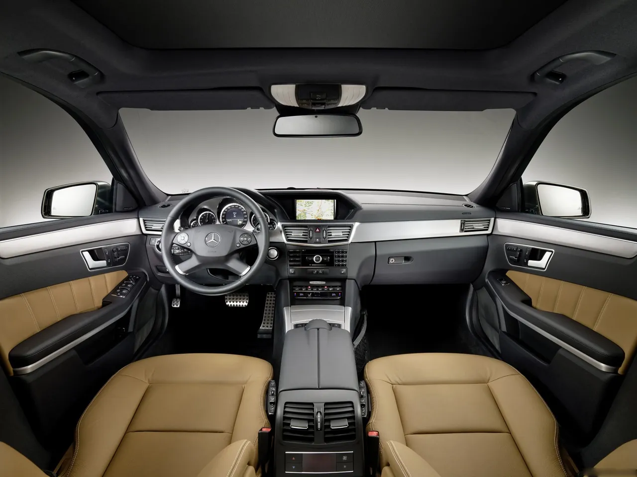 Mercedes-Benz E-Class Estate (2010) – interiér