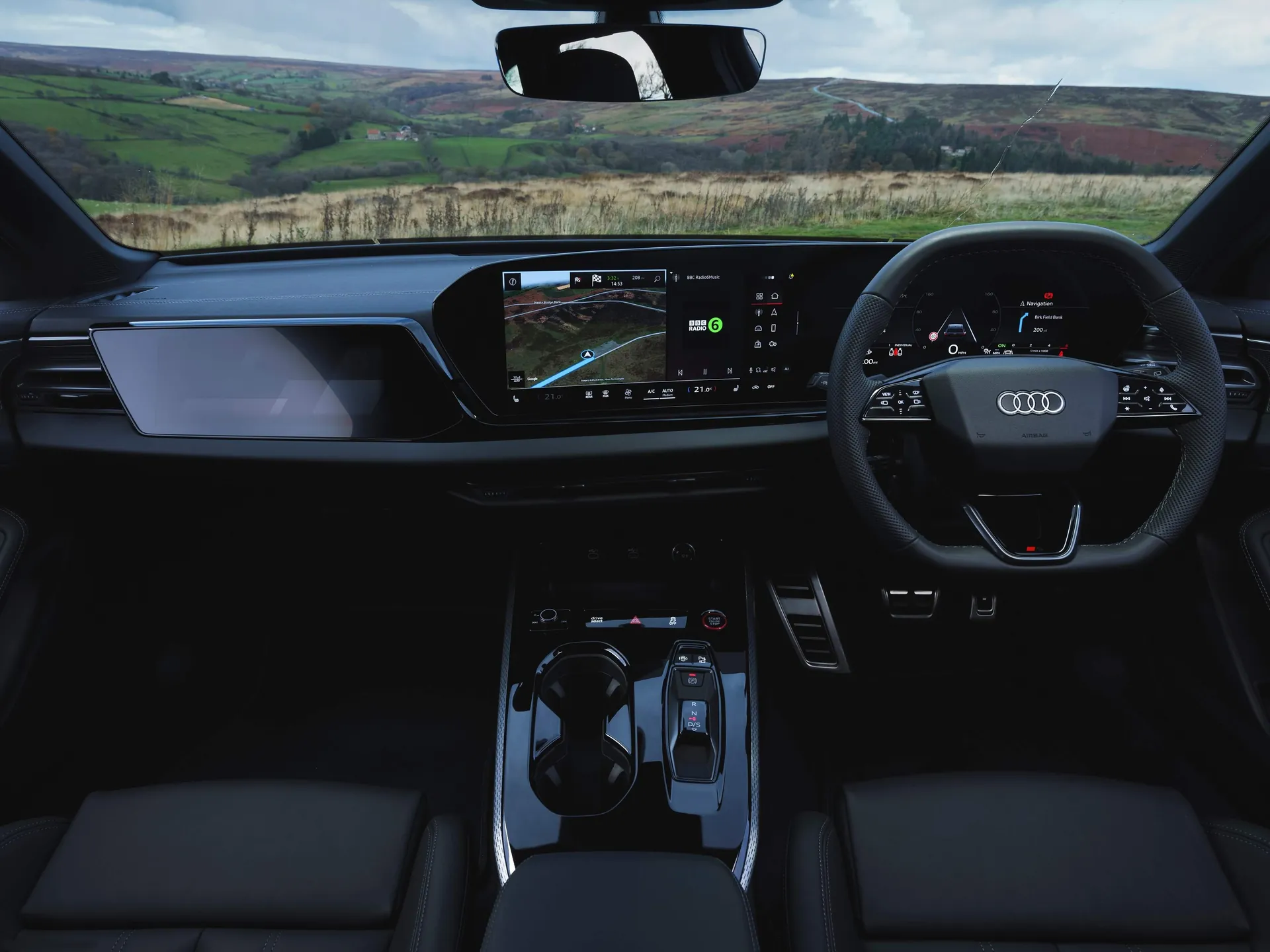 Audi A5 Avant [UK] (2025) – interiér