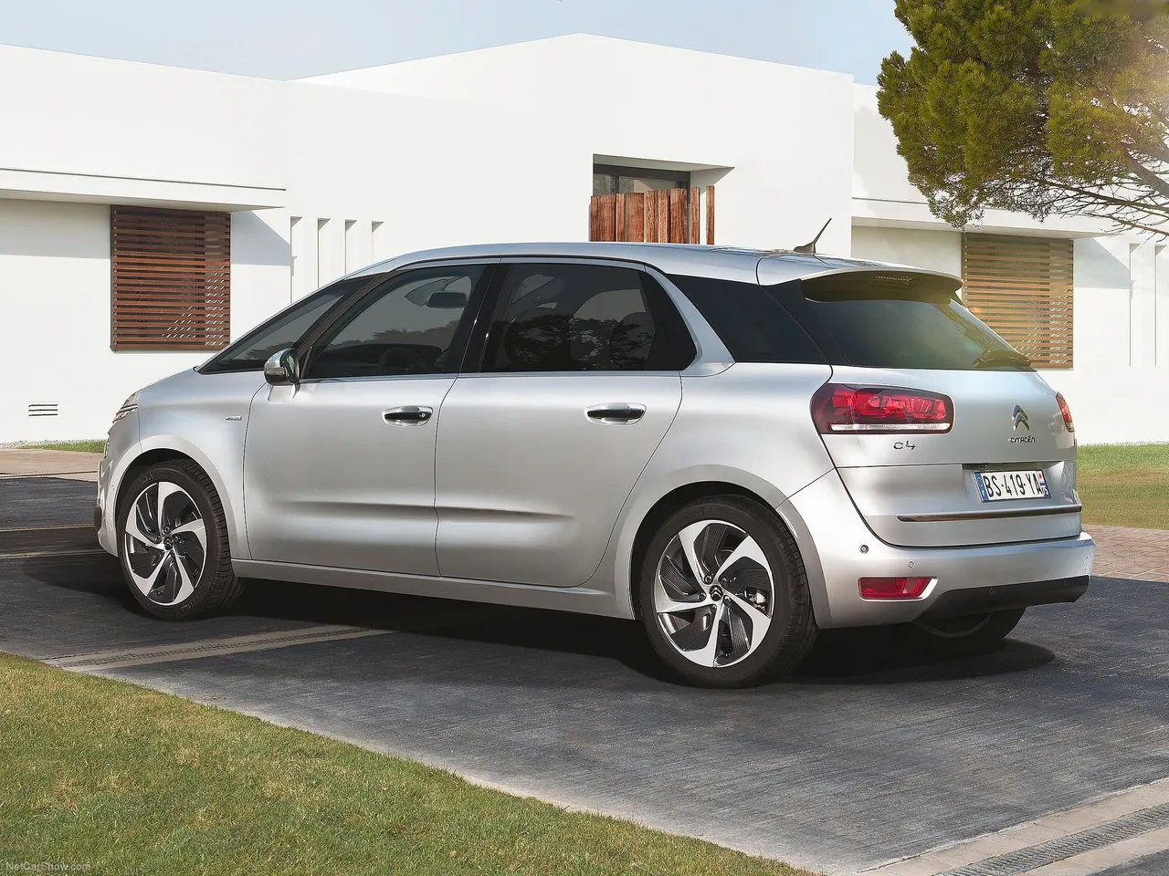 Citroen C4 Picasso (2014) – zadní tříčtvrteční pohled