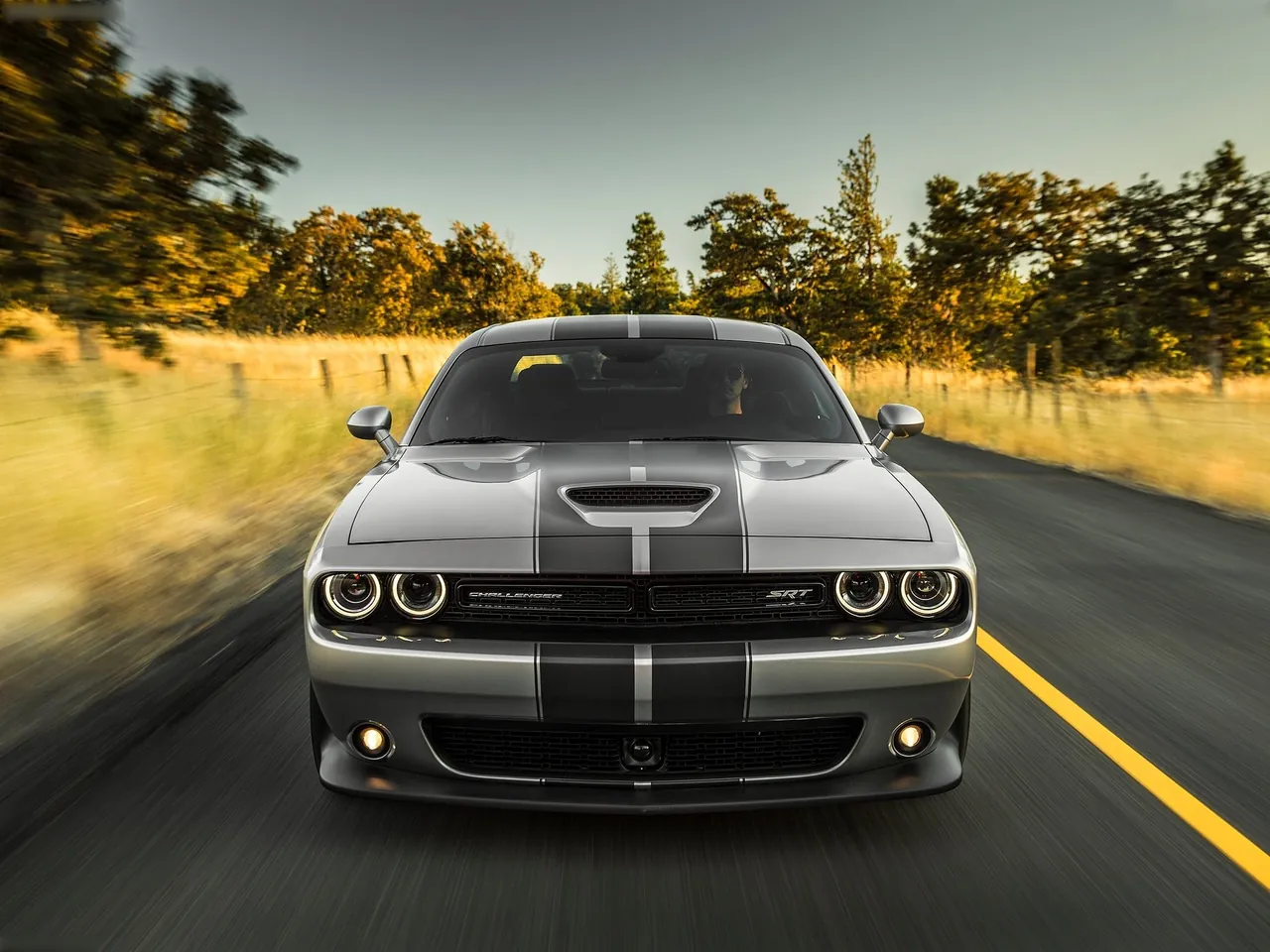 Dodge Challenger SRT (2015) – zepředu