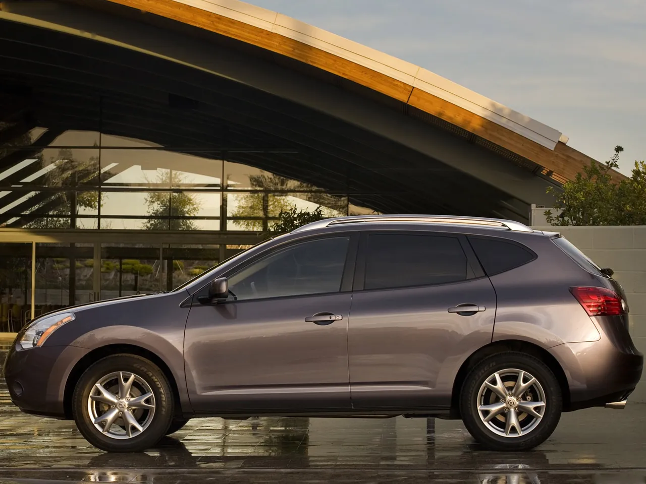 Nissan Rogue (2008) – boční profil