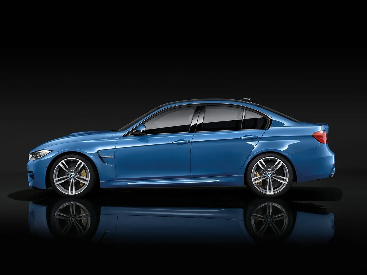 BMW M3 Sedan (2015) – boční profil