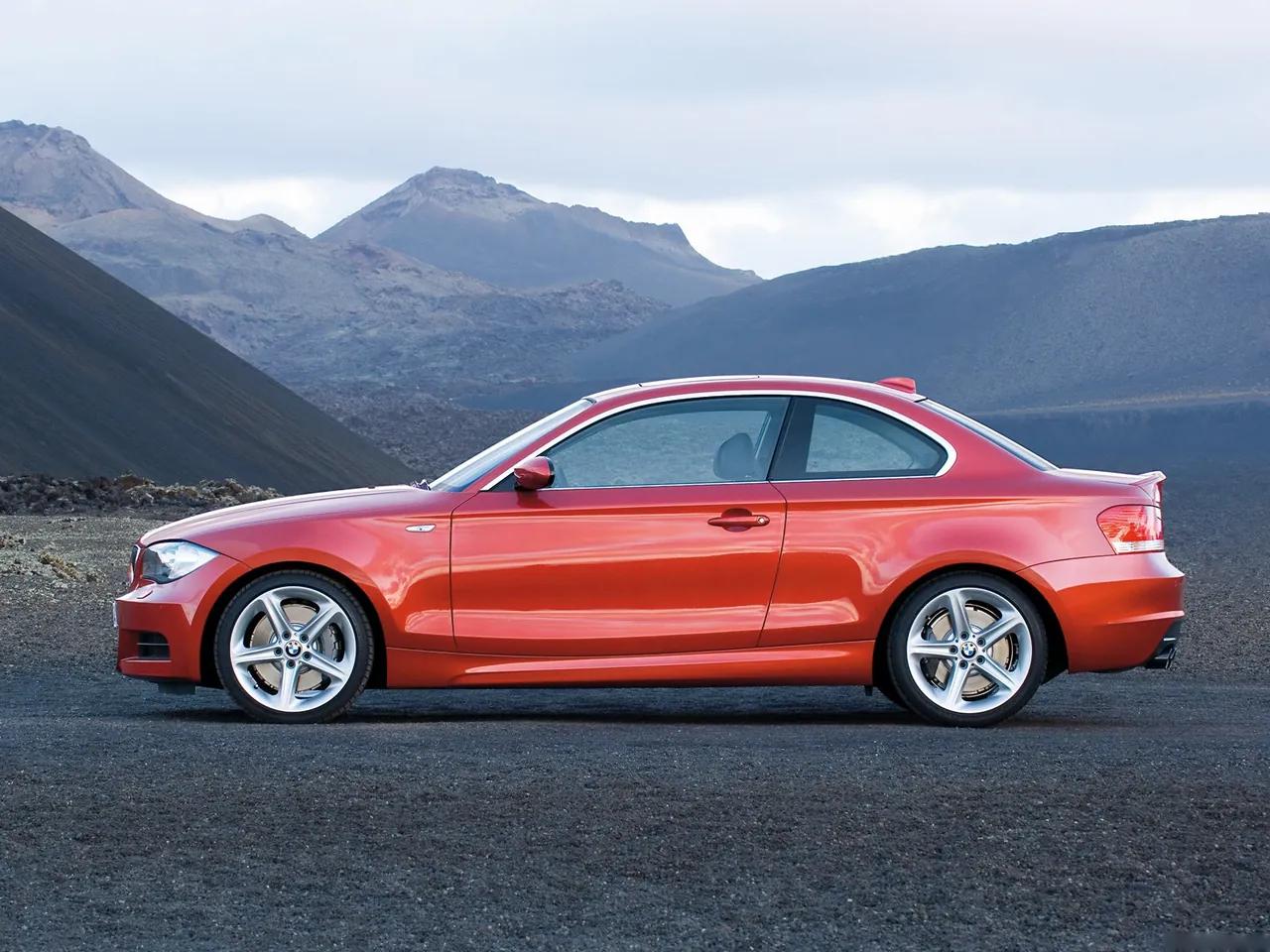 BMW 1-Series Coupe (2008) – boční profil