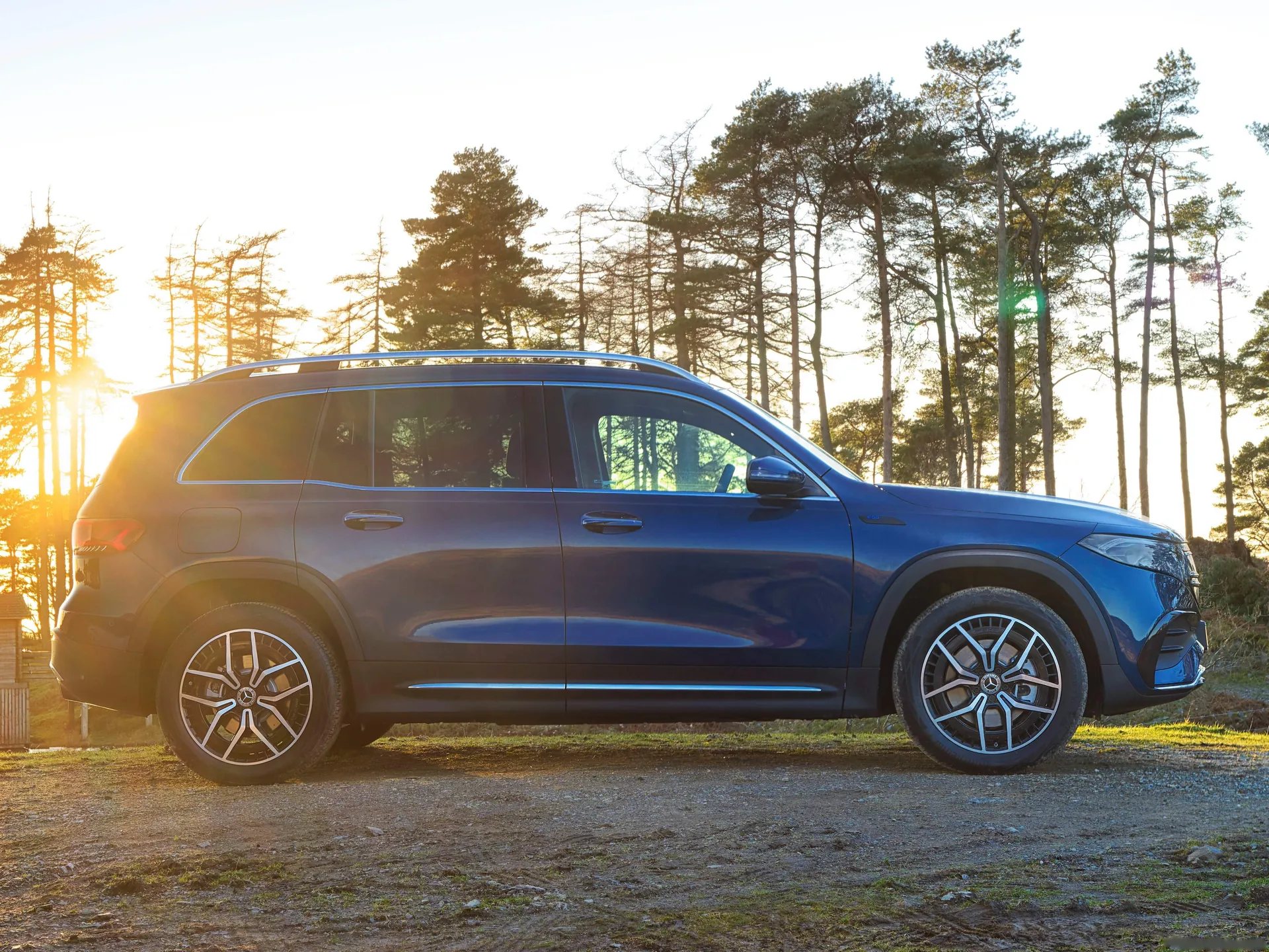 Mercedes-Benz EQB [UK] (2022) - Side Profile