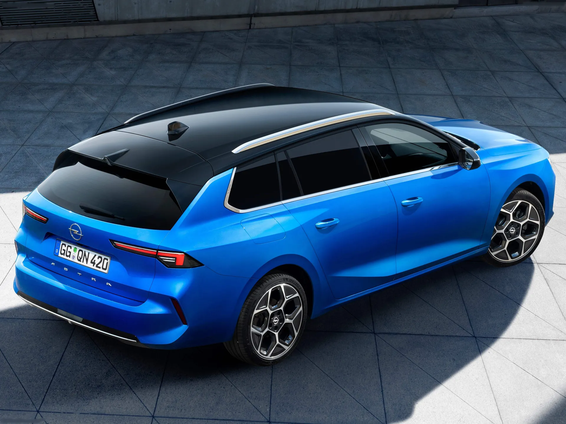 Opel Astra Sports Tourer (2022) – zadní tříčtvrteční pohled
