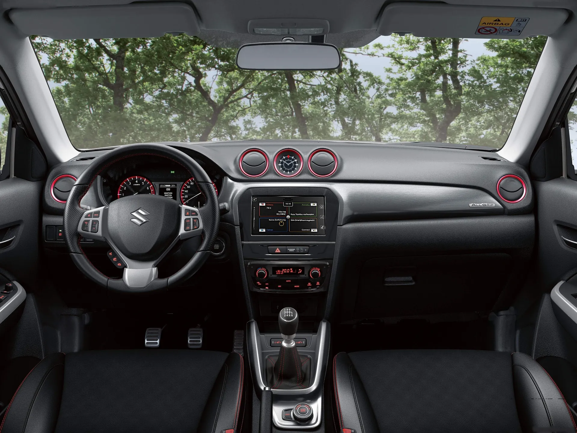 Suzuki Vitara S (2016) – interiér