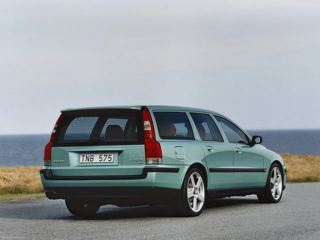 Volvo V70 R (2003) – zadní tříčtvrteční pohled