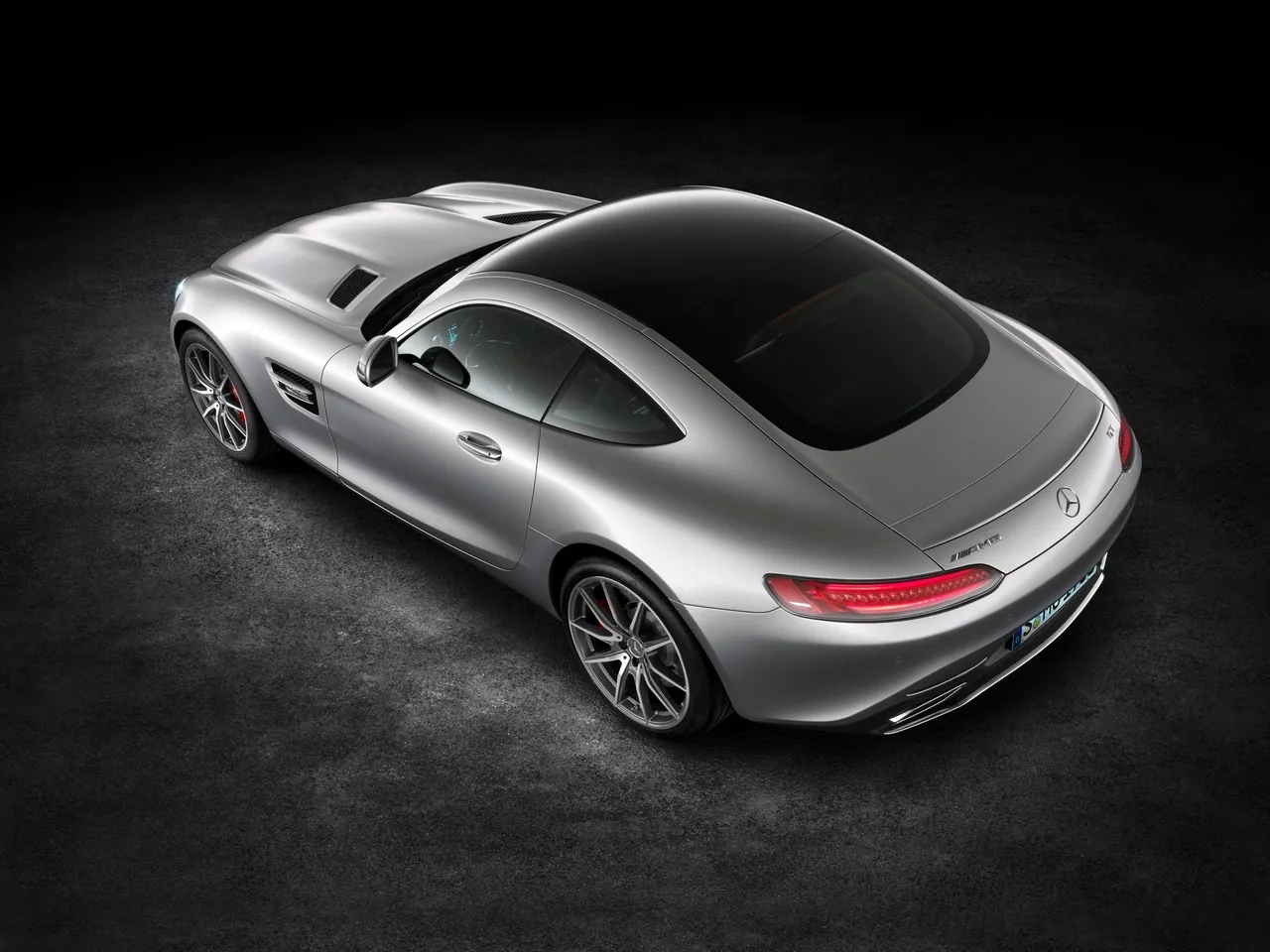 Mercedes-Benz AMG GT (2016) - Rear Three-Quarter