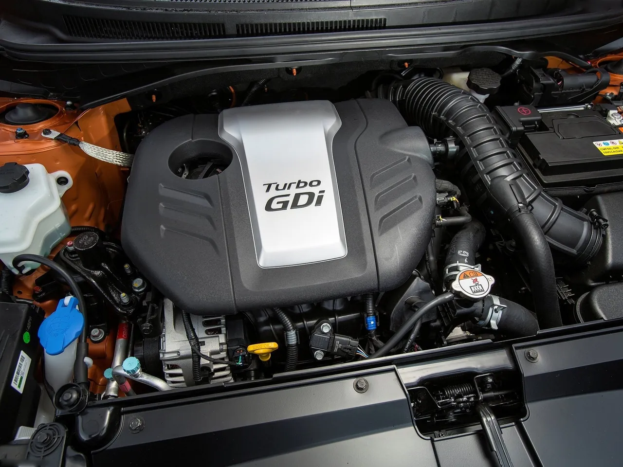 Hyundai Veloster (2016) – motorový prostor