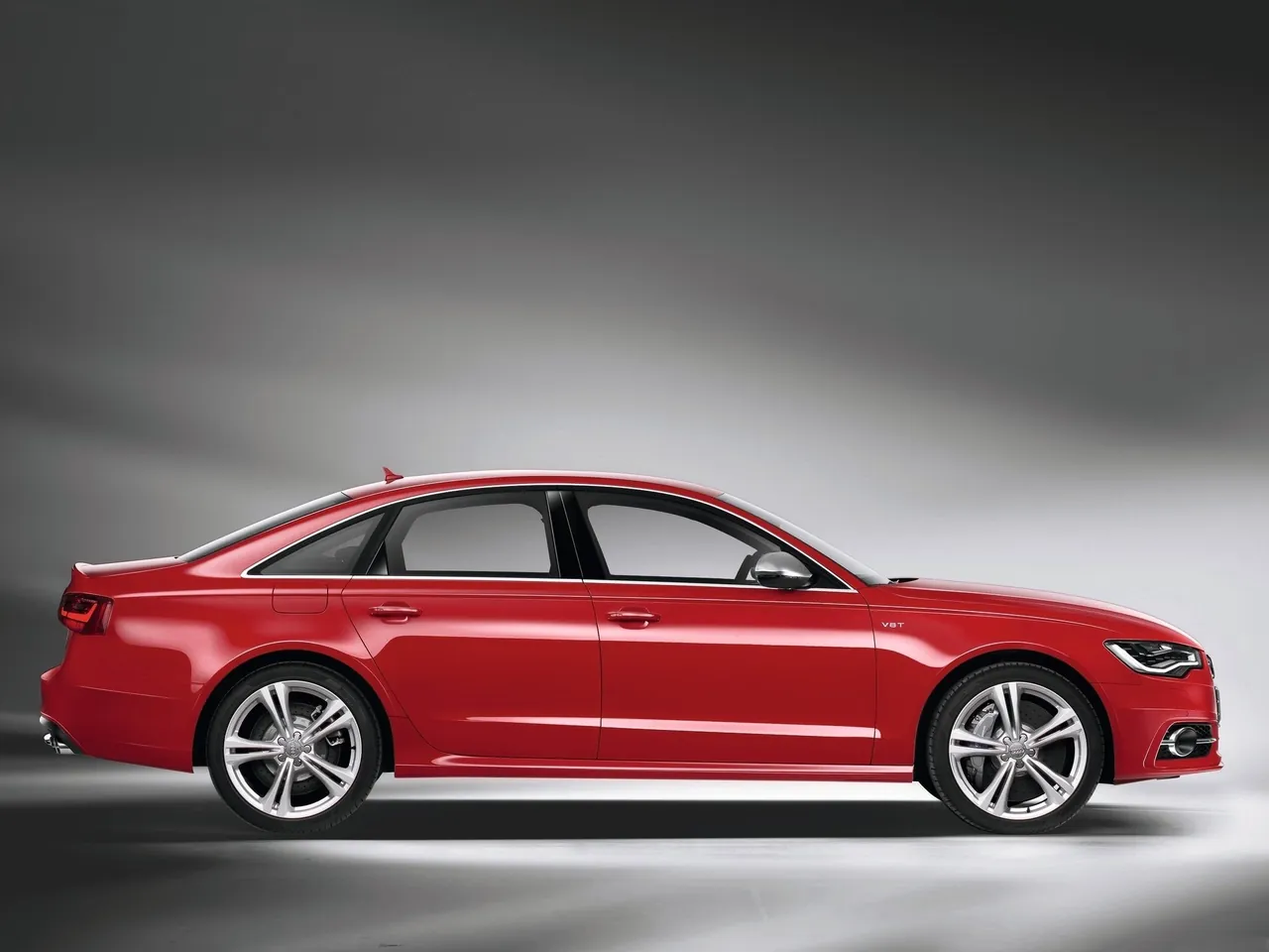 Audi S6 (2013) – boční profil