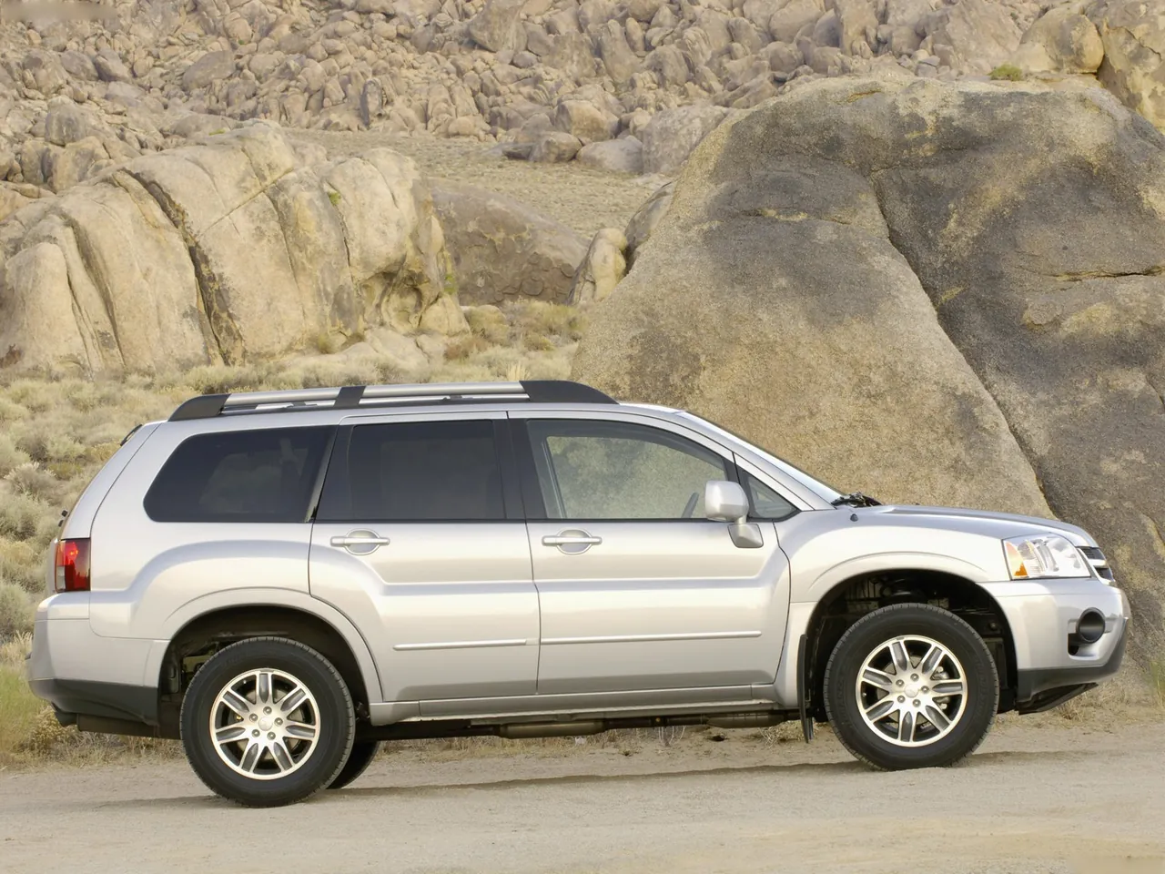 Mitsubishi Endeavor LTD (2006) - Side Profile