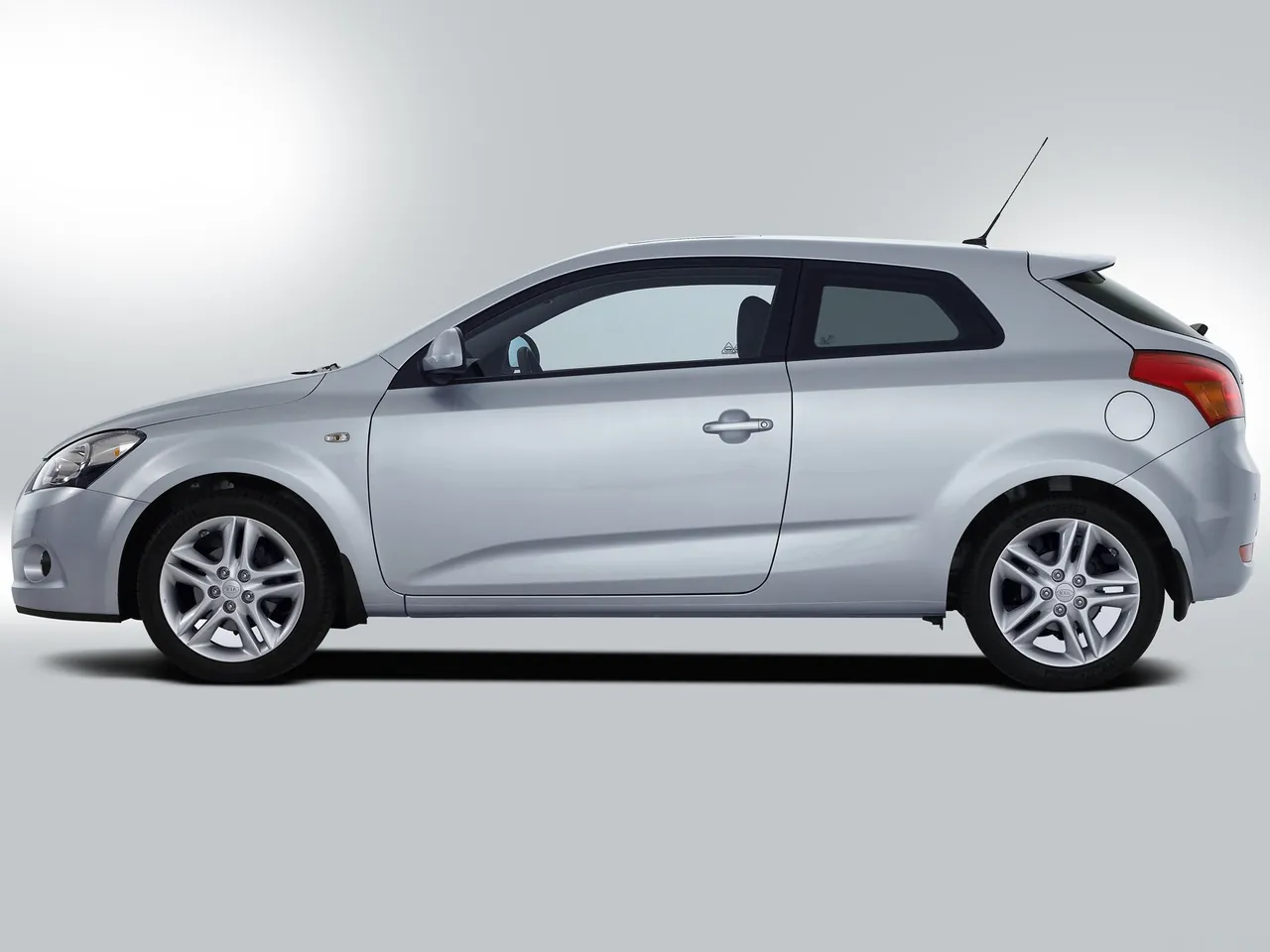 Kia Pro-cee-d (2008) – boční profil