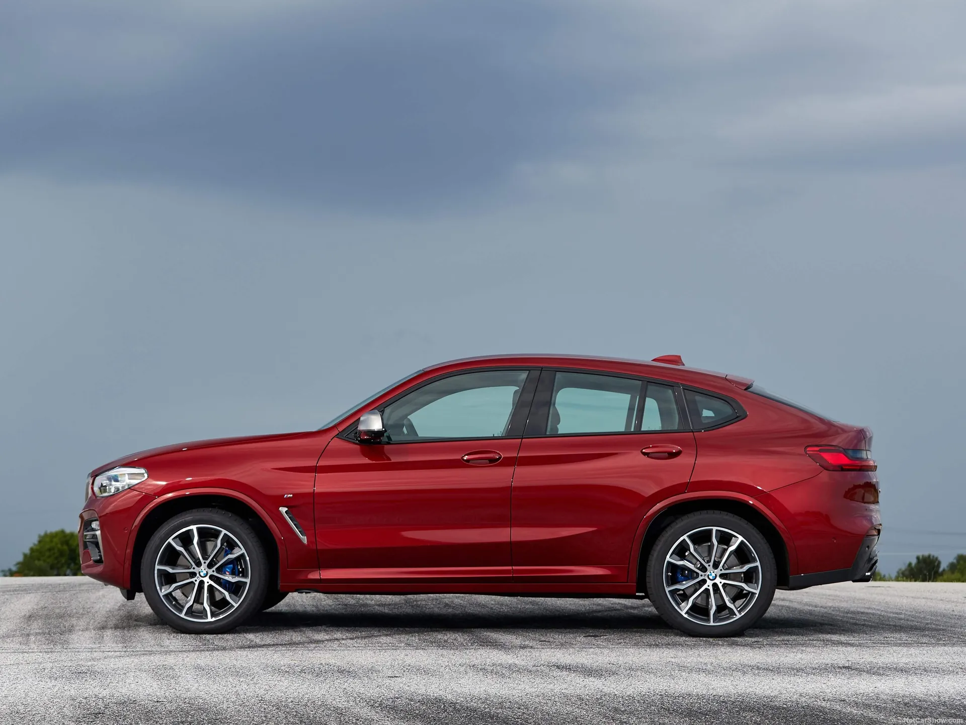 BMW X4 M40d (2019) – boční profil