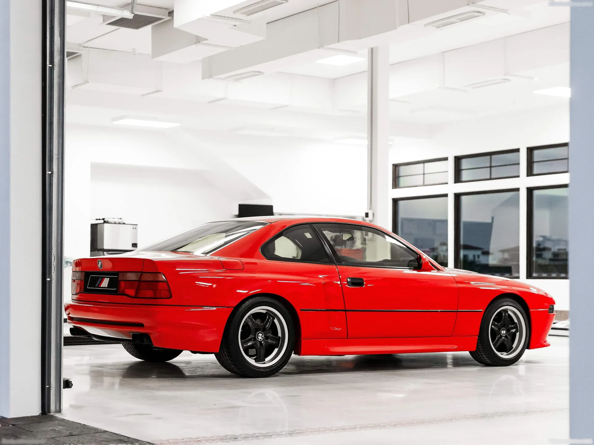 BMW M8 Concept (1990) – zadní tříčtvrteční pohled