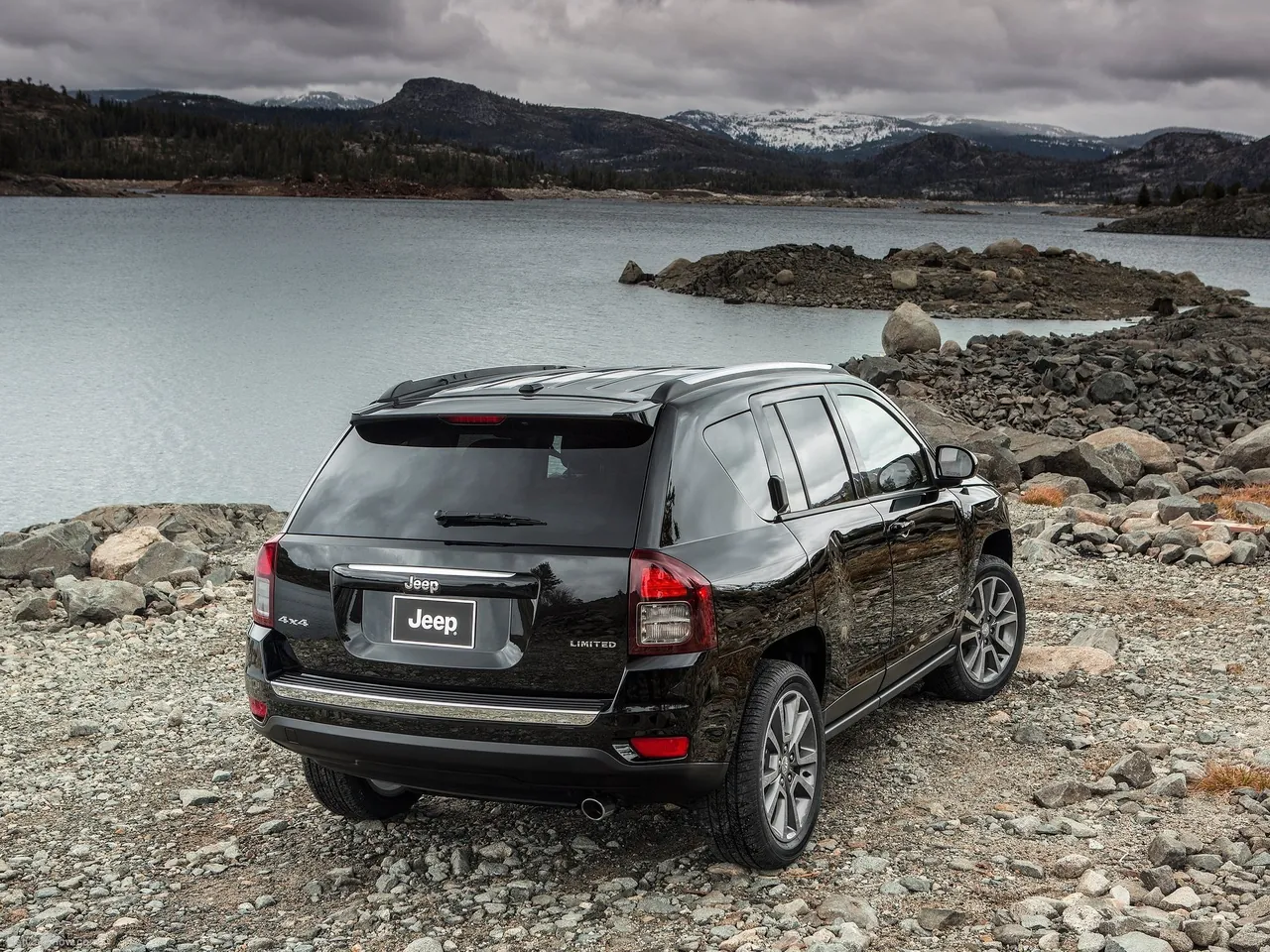 Jeep Compass (2014) – zadní tříčtvrteční pohled