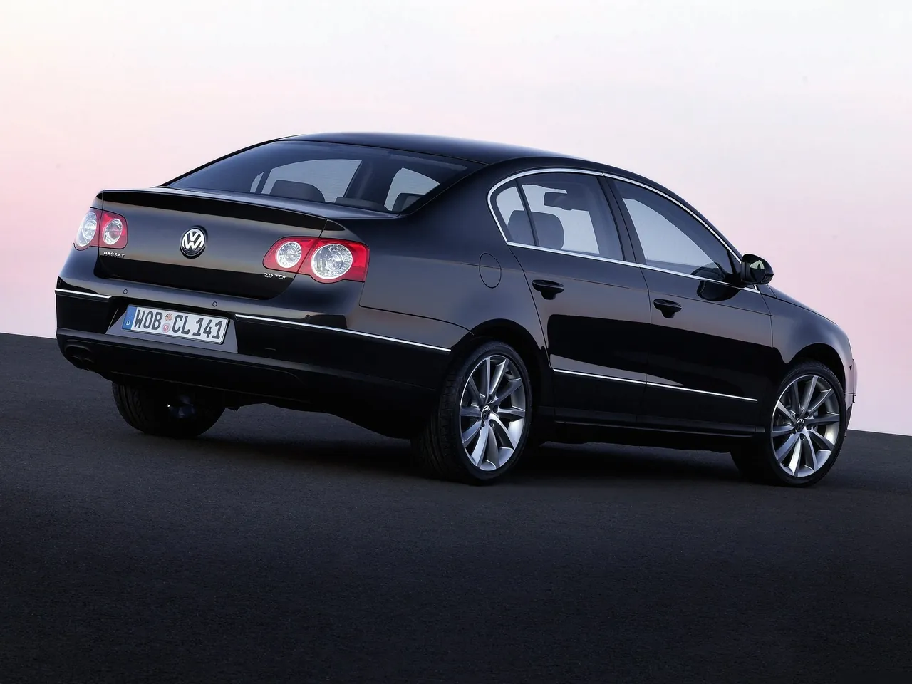 Volkswagen Passat (2006) - Rear Three-Quarter