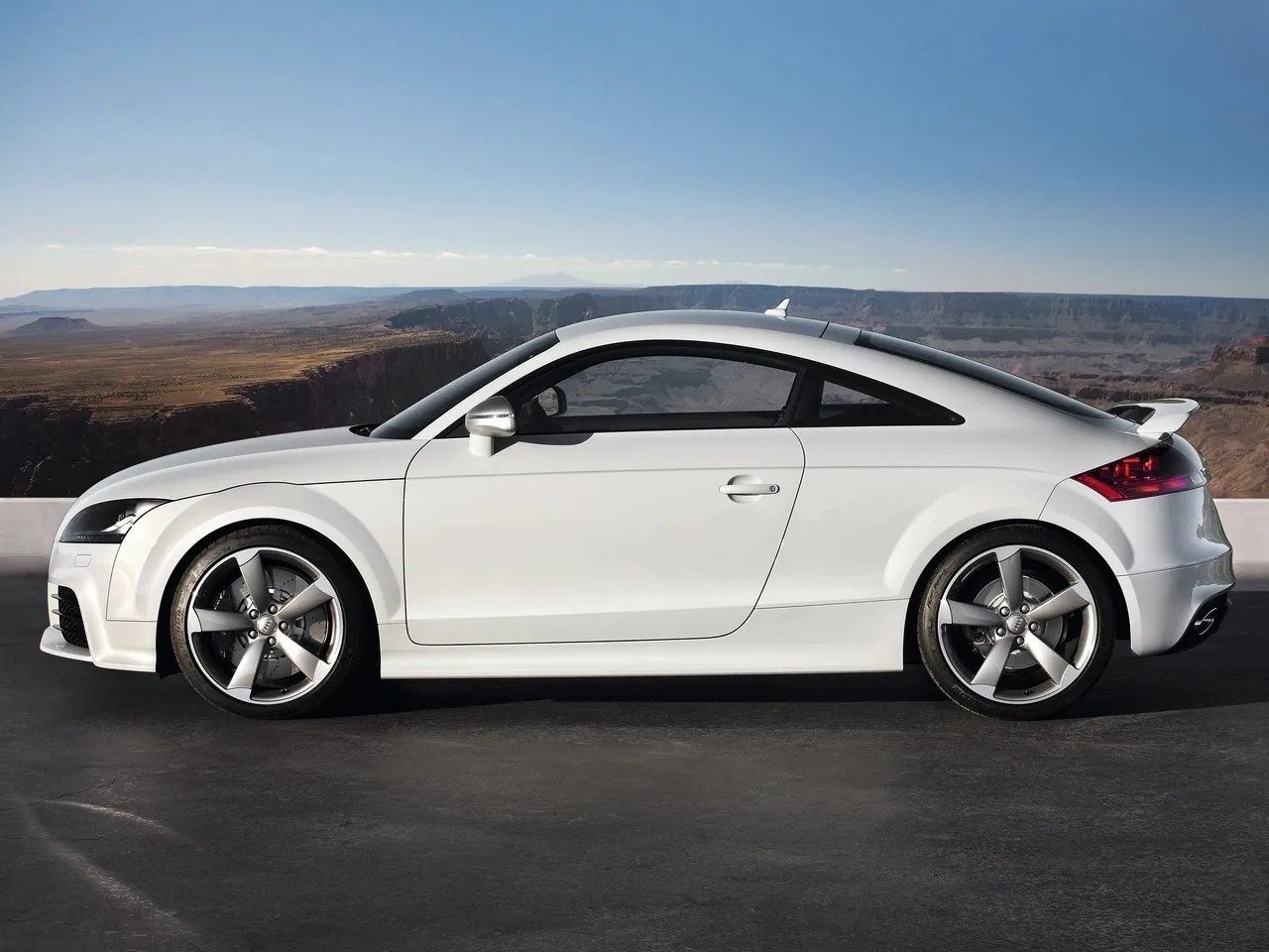 Audi TT RS (2010) – boční profil