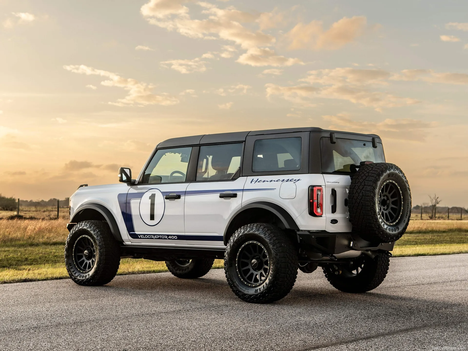 Hennessey VelociRaptor 400 Bronco (2022) – zadní tříčtvrteční pohled