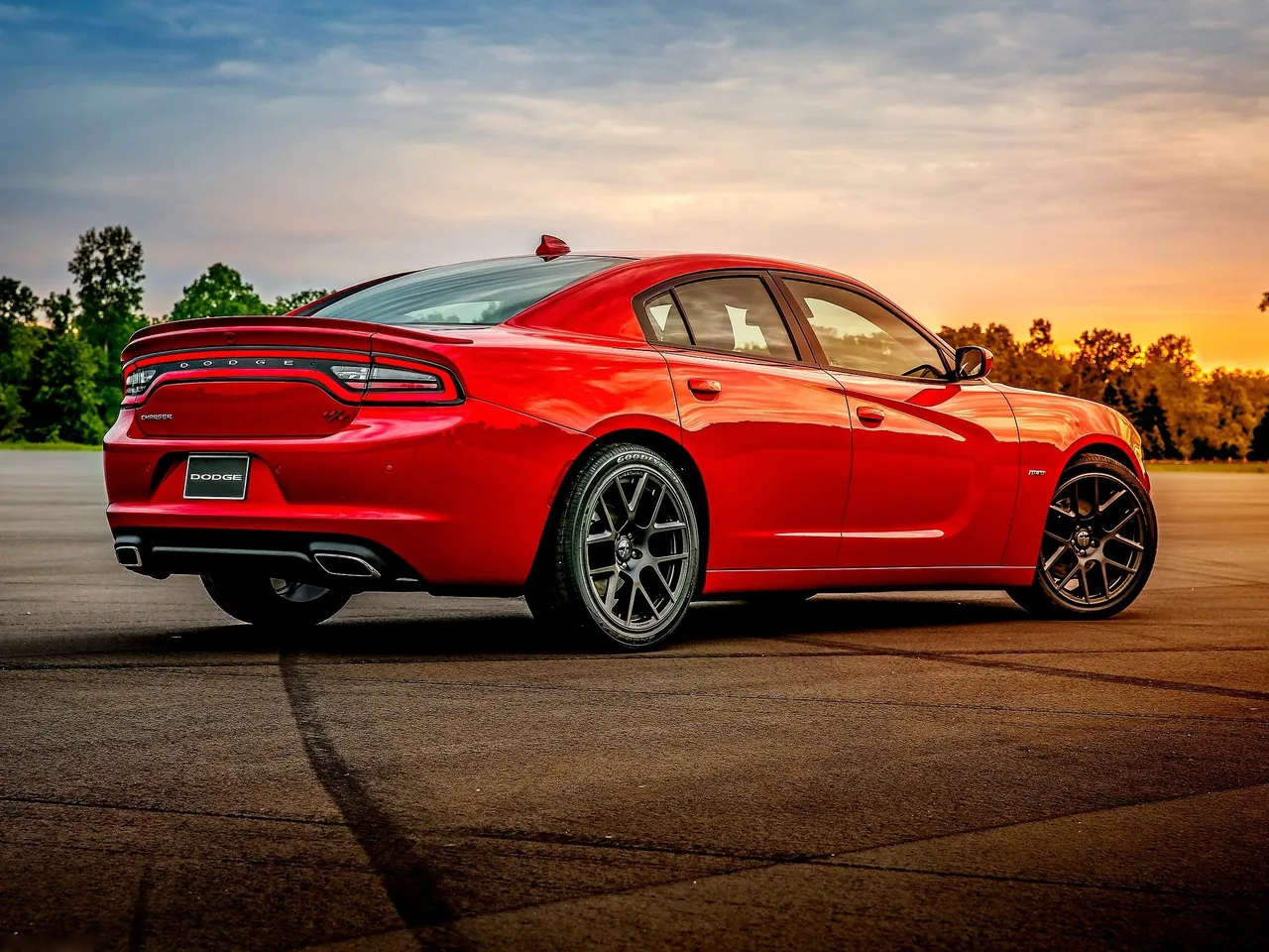 Dodge Charger (2015) – zadní tříčtvrteční pohled