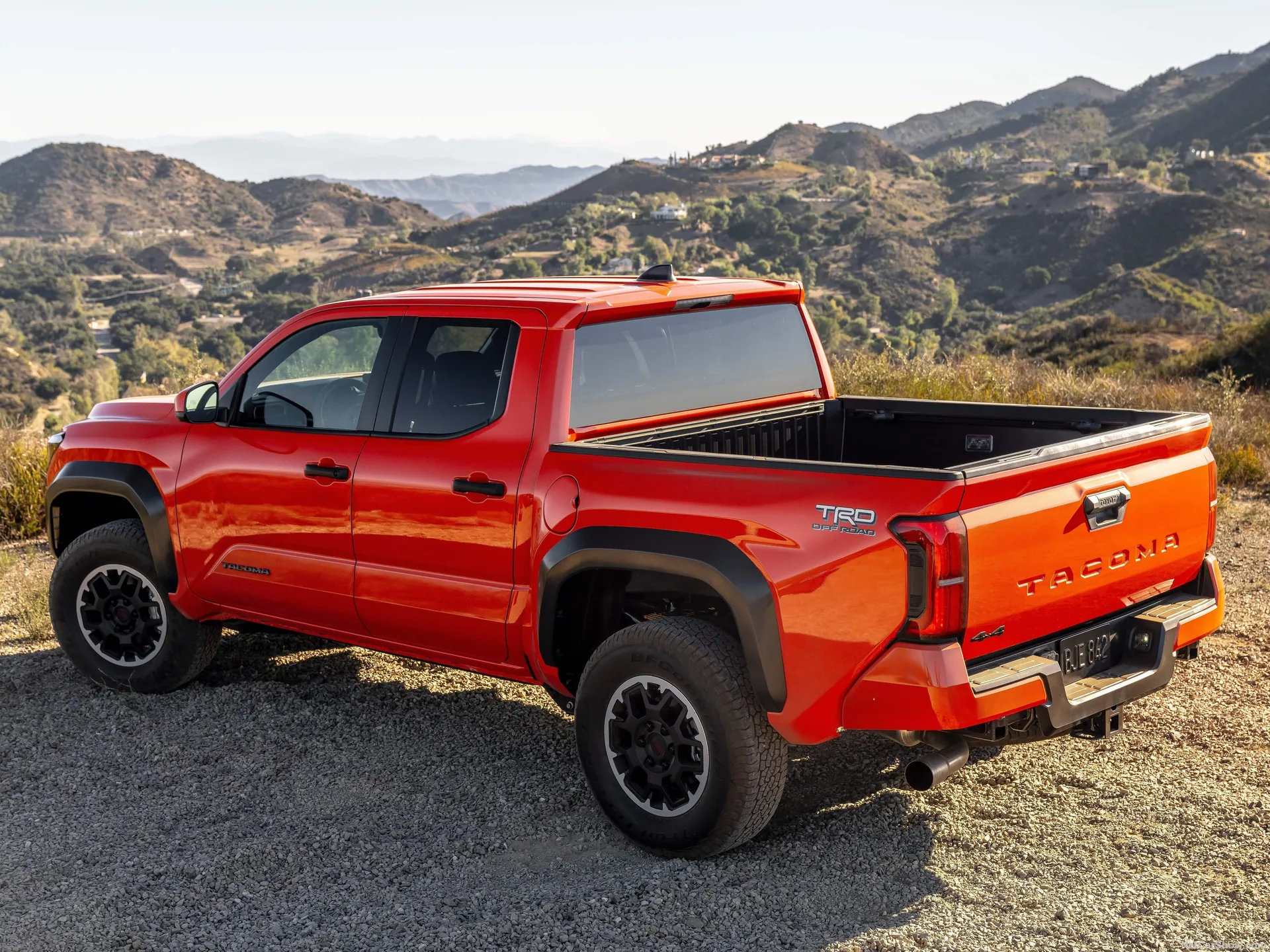 Toyota Tacoma TRD Off-Road (2024) – zadní tříčtvrteční pohled