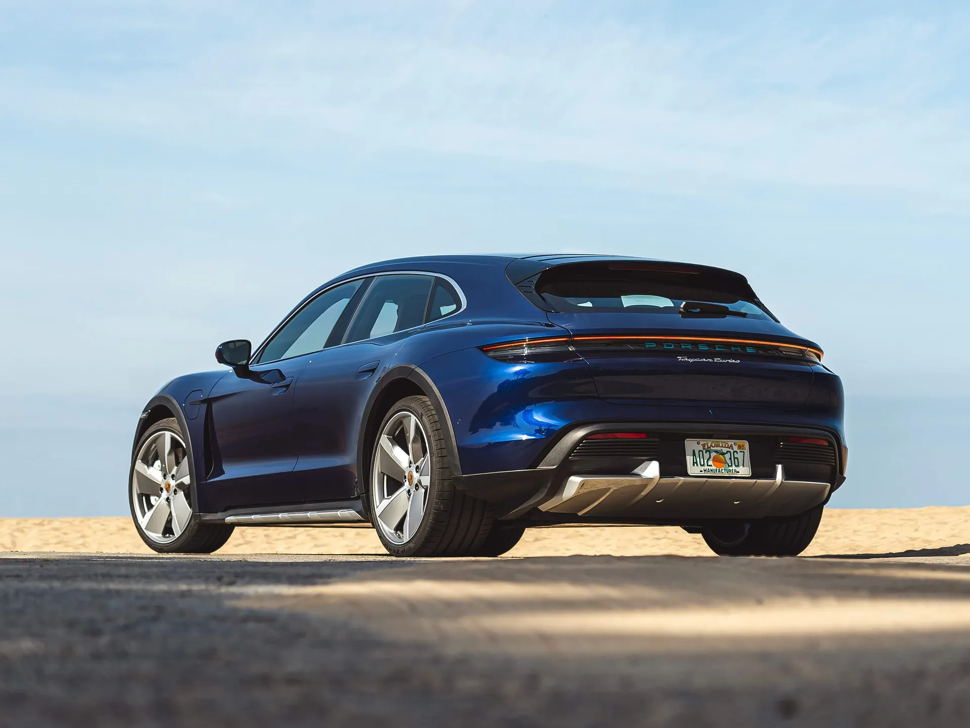 Porsche Taycan Turbo Cross Turismo (2022) - Rear Three-Quarter