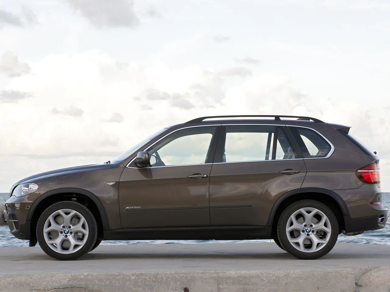 BMW X5 (2011) – boční profil