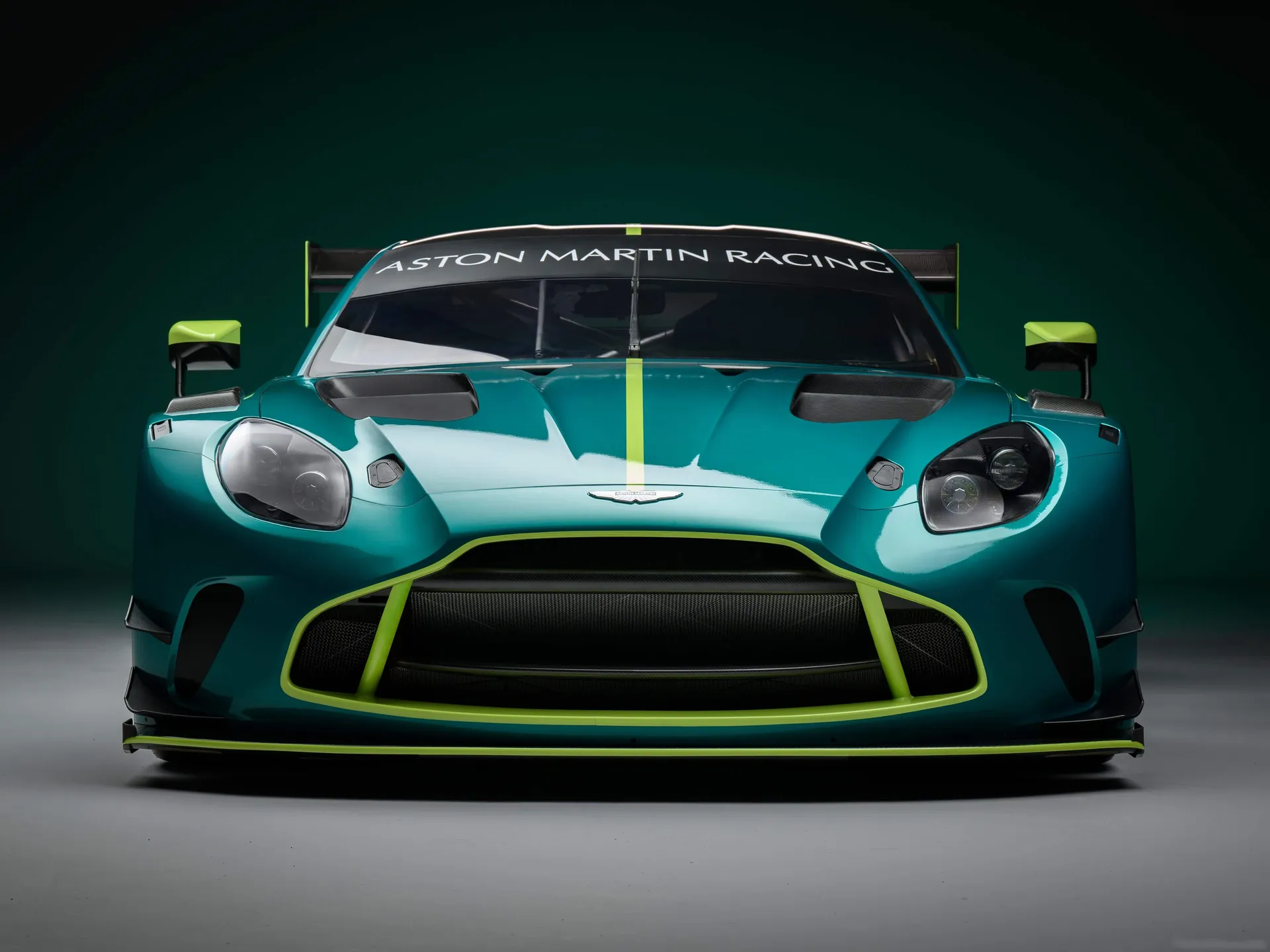 Aston Martin Vantage GT3 (2024) – zepředu