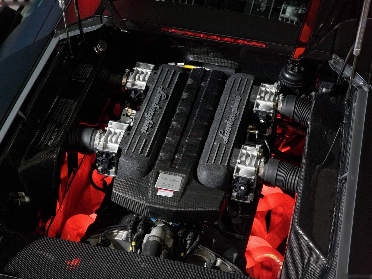 Edo Lamborghini Murcielago LP710 Audigier (2009) – motorový prostor