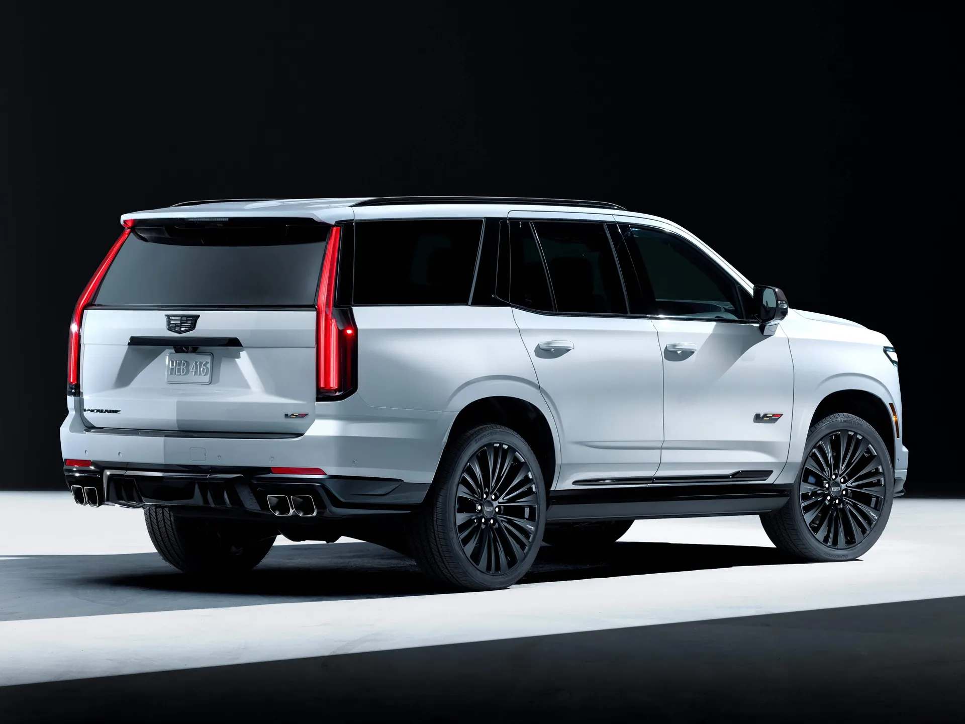 Cadillac Escalade-V 125th Anniversary Collector Series (2027) – zadní tříčtvrteční pohled