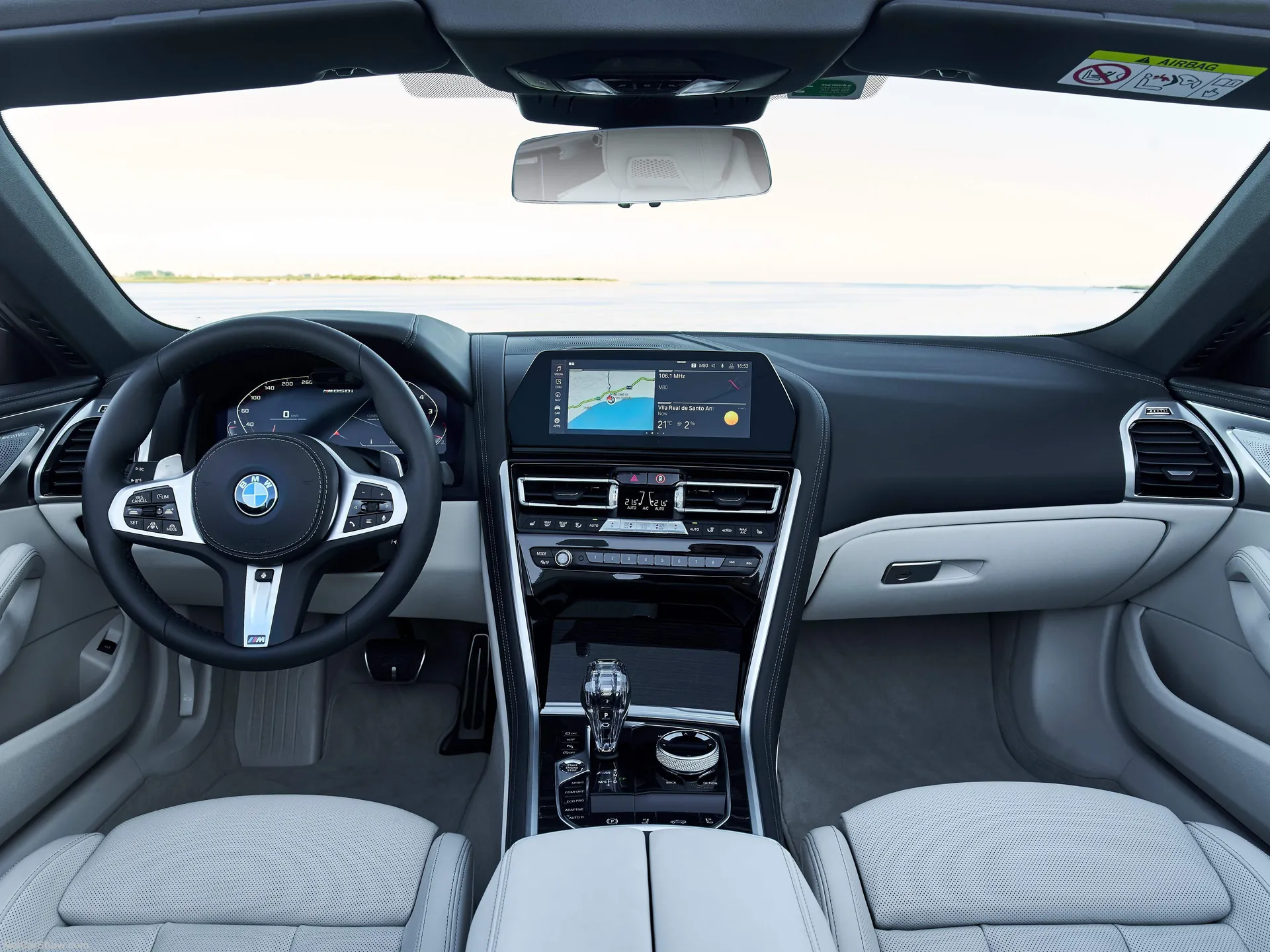 BMW 8-Series Convertible (2019) – interiér