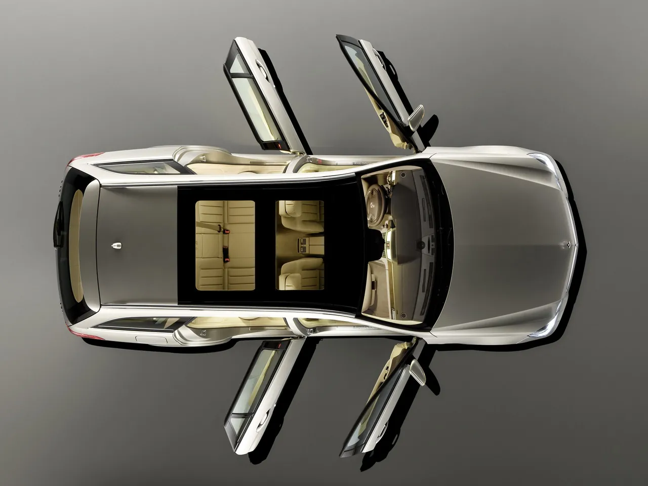 Mercedes-Benz E-Class Estate (2010) – pohled shora