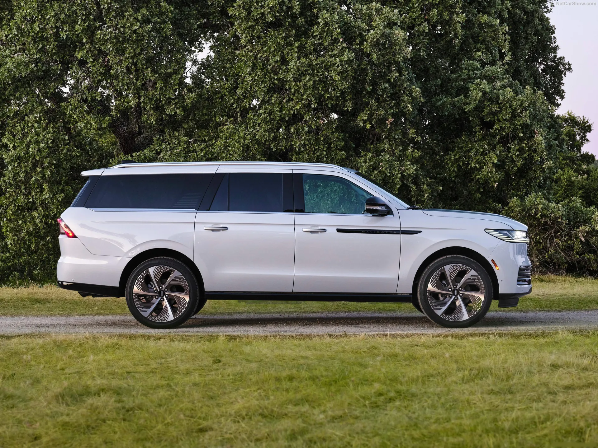 Lincoln Navigator (2025) – boční profil
