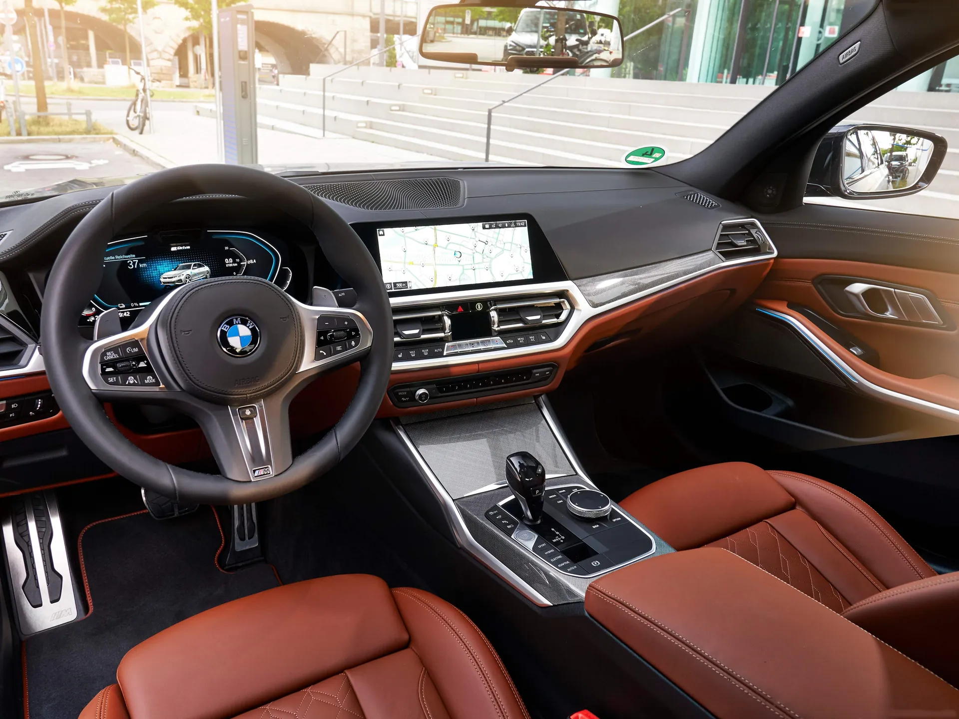 BMW 330e Sedan (2019) – interiér