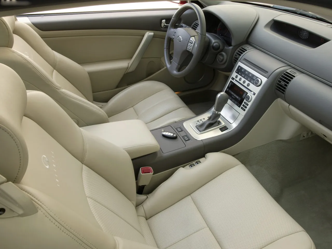 Infiniti G35 Sport Coupe (2006) – interiér