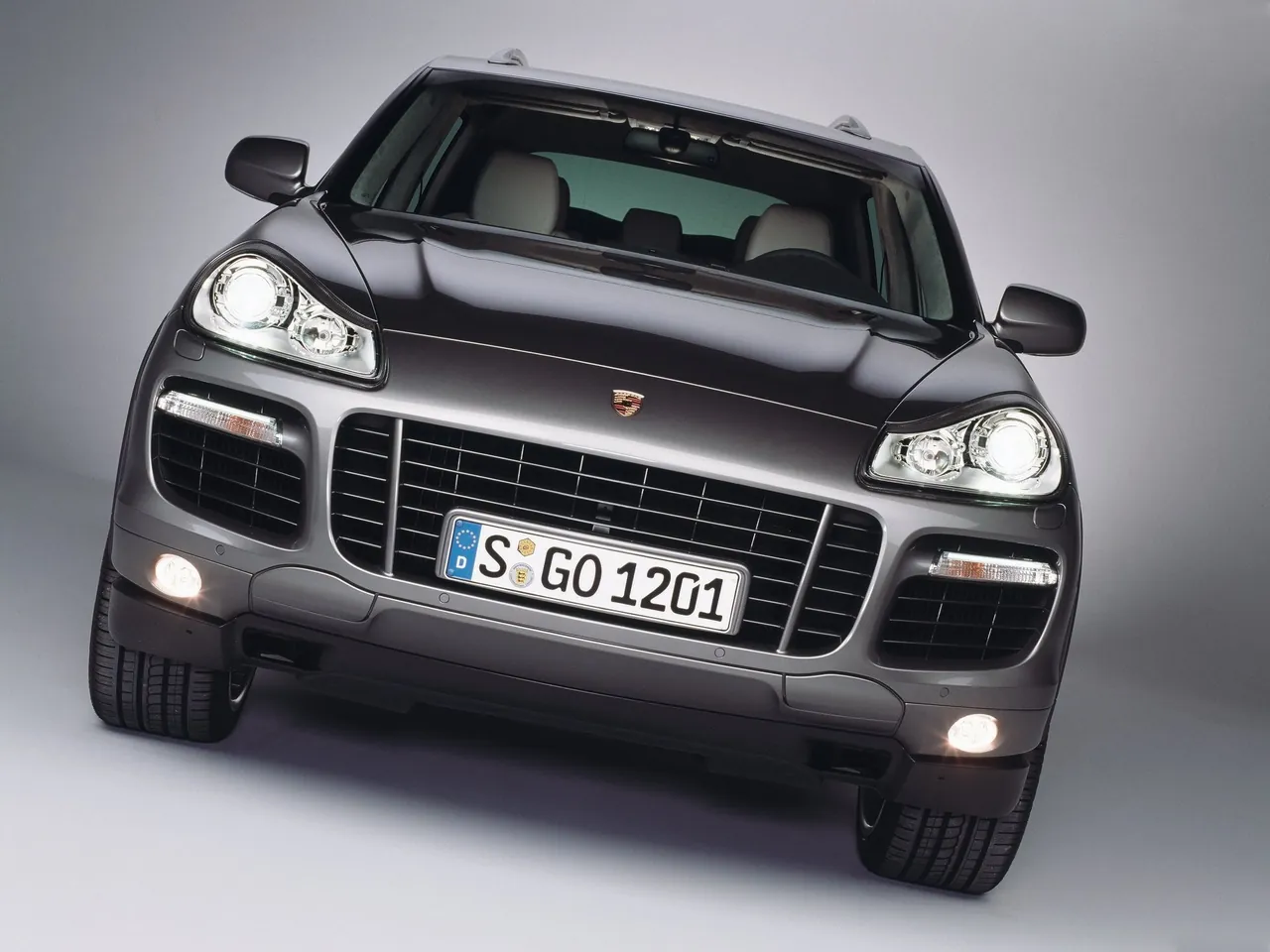 Porsche Cayenne Turbo (2008) - Front