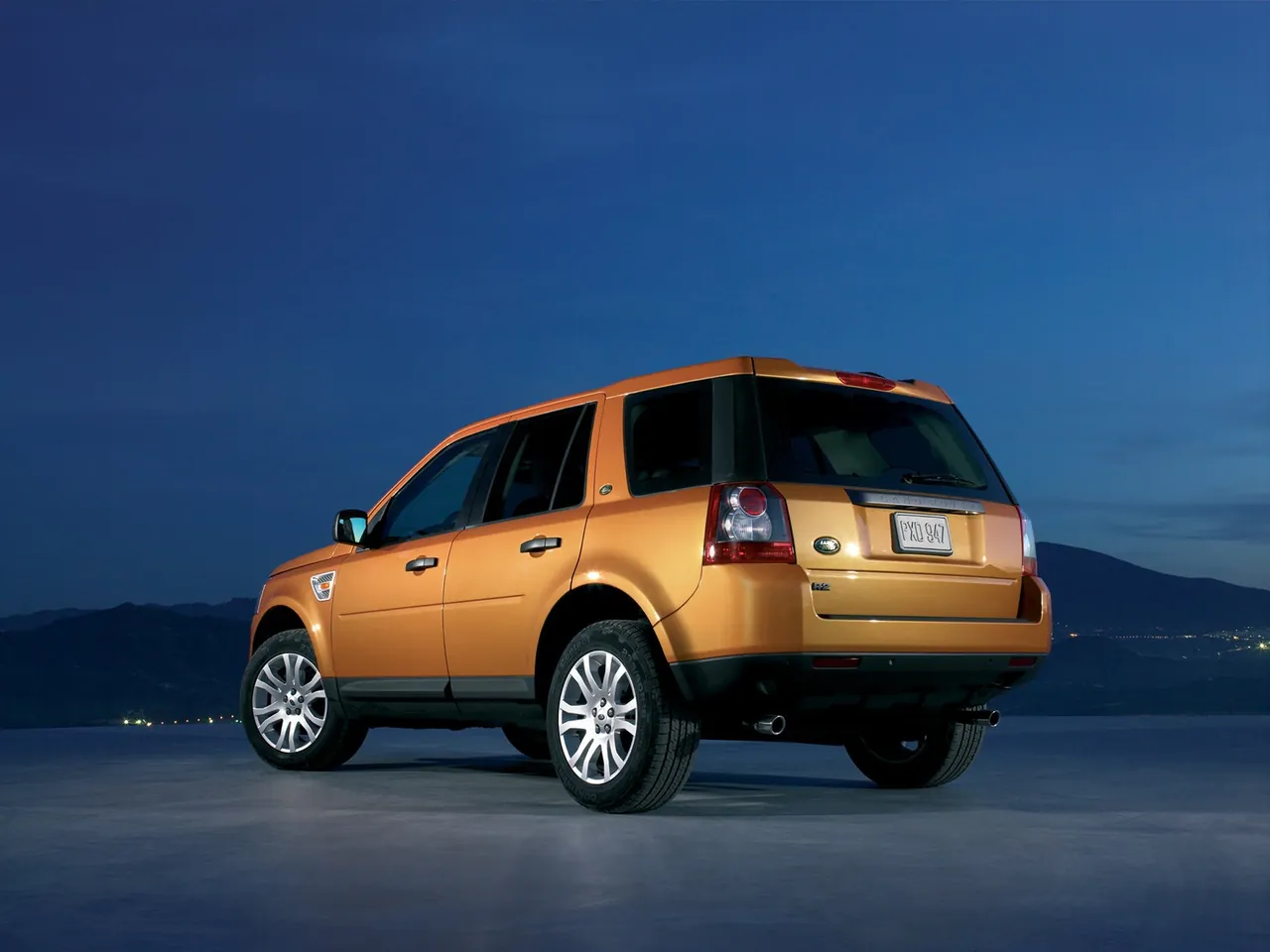Land Rover LR2 (2007) - Rear Three-Quarter