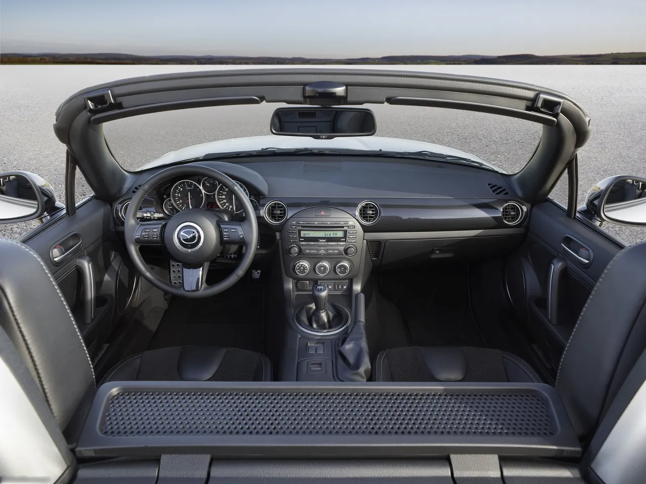 Mazda MX-5 Roadster Coupe (2013) – interiér