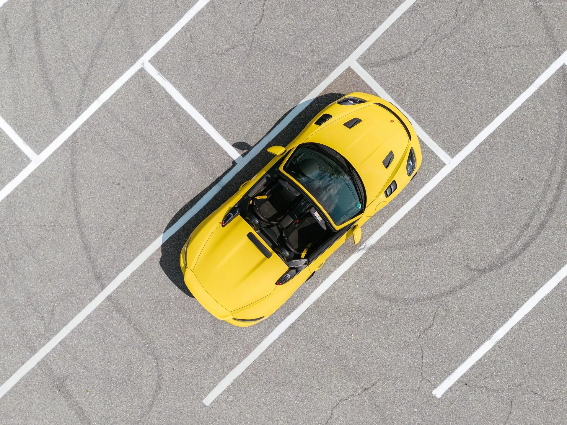 Porsche 718 Spyder RS Racing Yellow (2024) – pohled shora