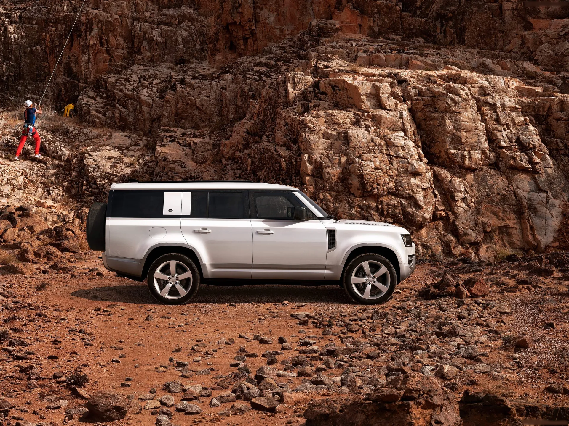 Land Rover Defender 130 (2023) - Side Profile