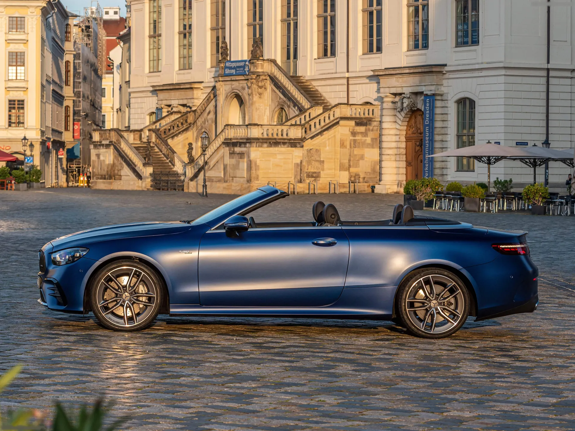 Mercedes-Benz E53 AMG Cabriolet (2021) – boční profil