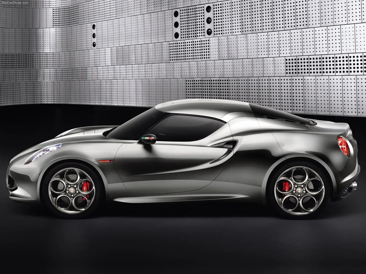 Alfa Romeo 4C Concept (2011) – boční profil