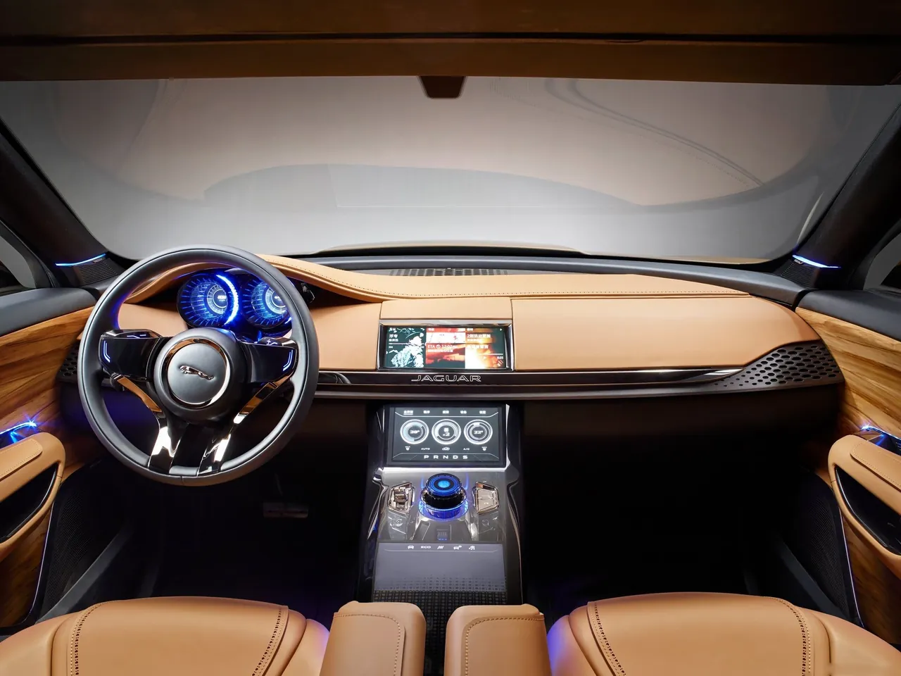 Jaguar C-X17 5-Seater Concept (2013) – interiér
