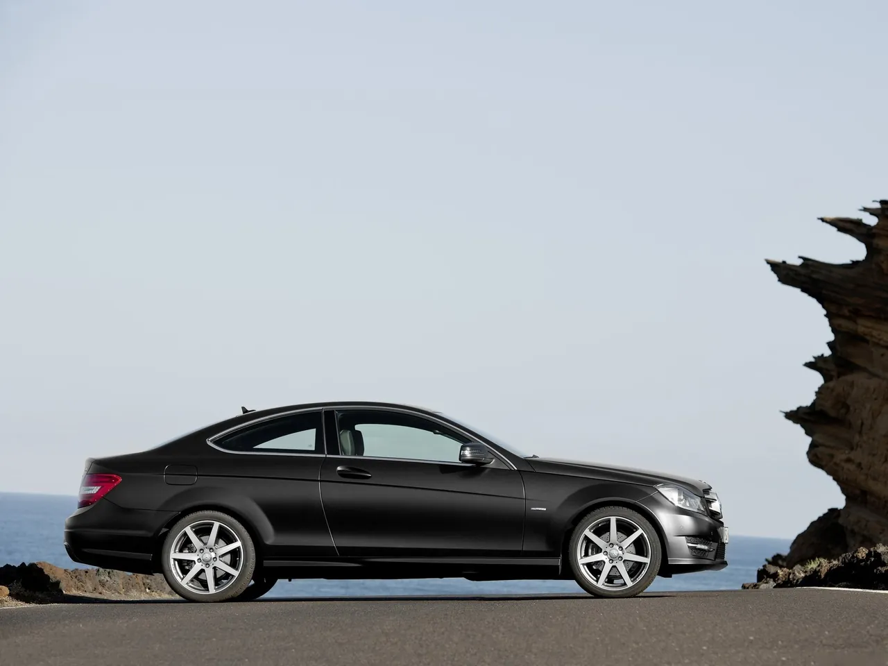 Mercedes-Benz C-Class Coupe (2012) - Side Profile