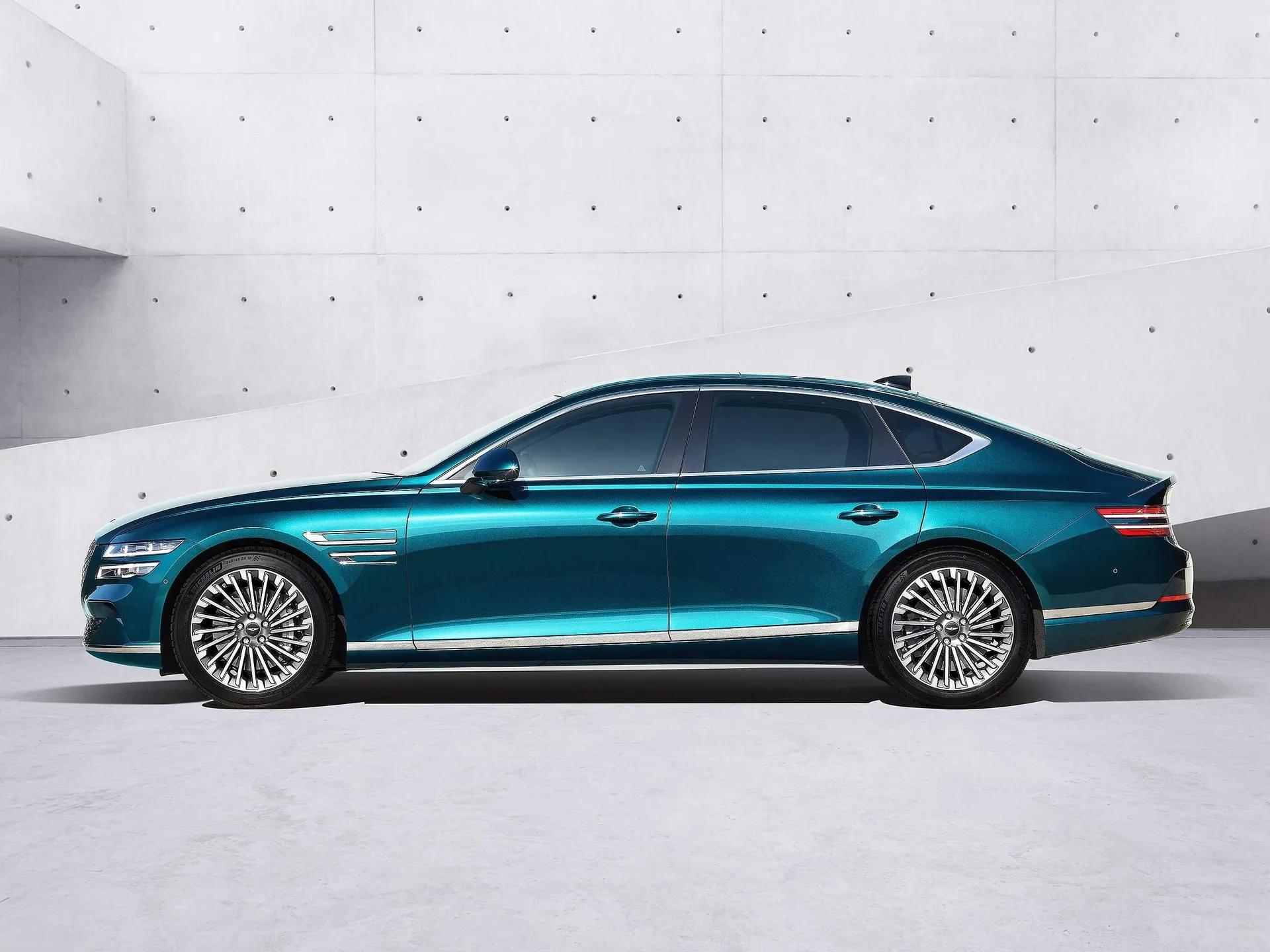 Genesis Electrified G80 (2022) – boční profil